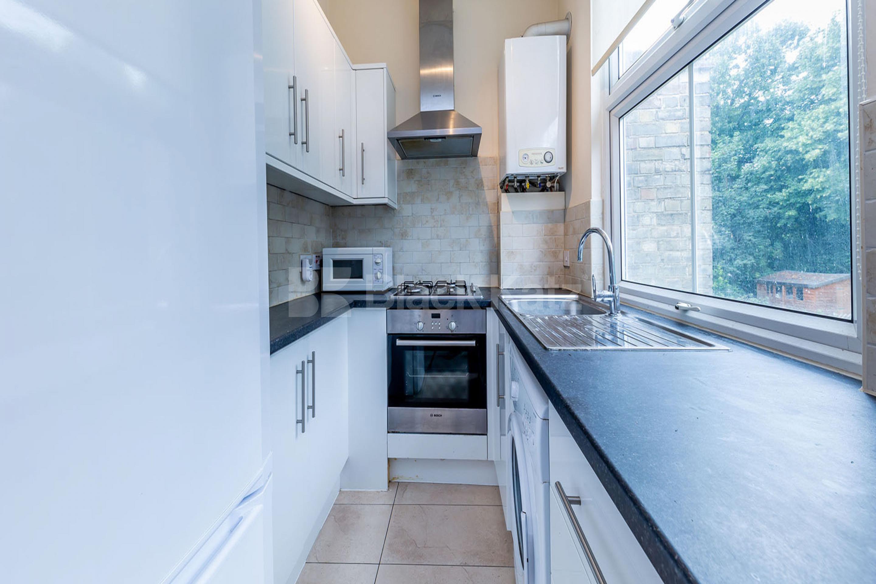  Well presented two double bedroom property set within a period conversion Moray Road, Finsbury Park N4